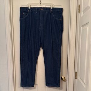 Wrangler Men's Dark Blue Relaxed Fit Jeans size 44 x 30 NWOT straight leg